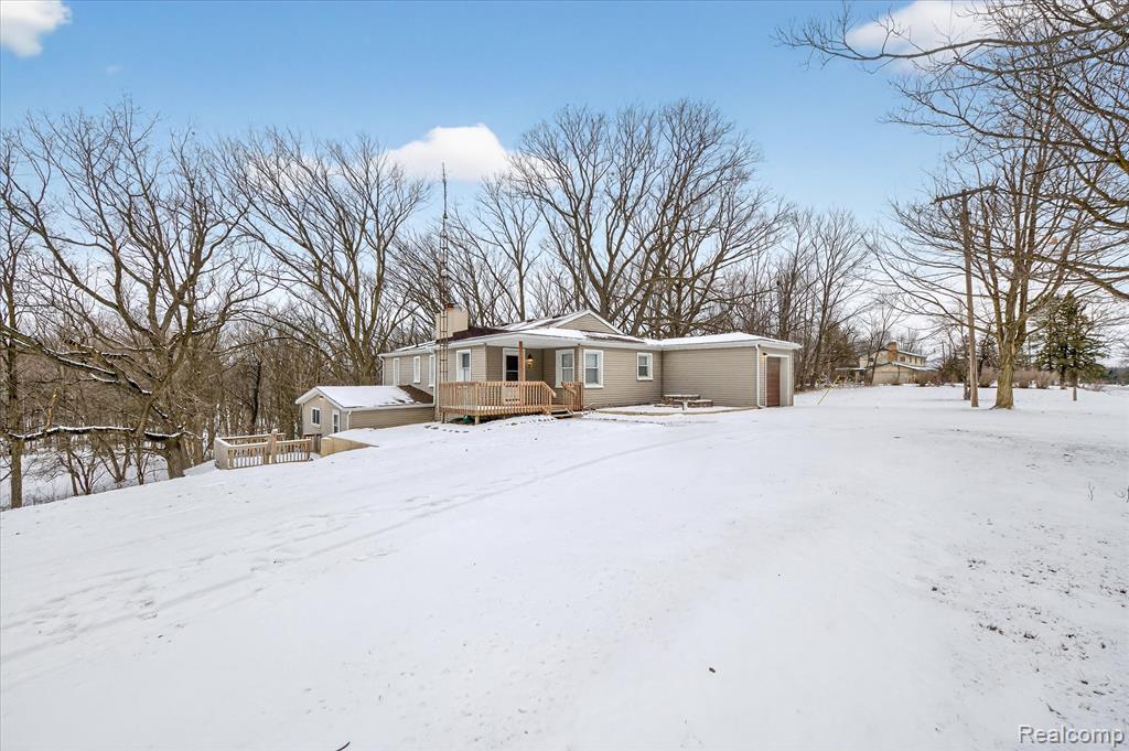 5300 Atlas Road, Grand Blanc, MI 48439 — front exterior