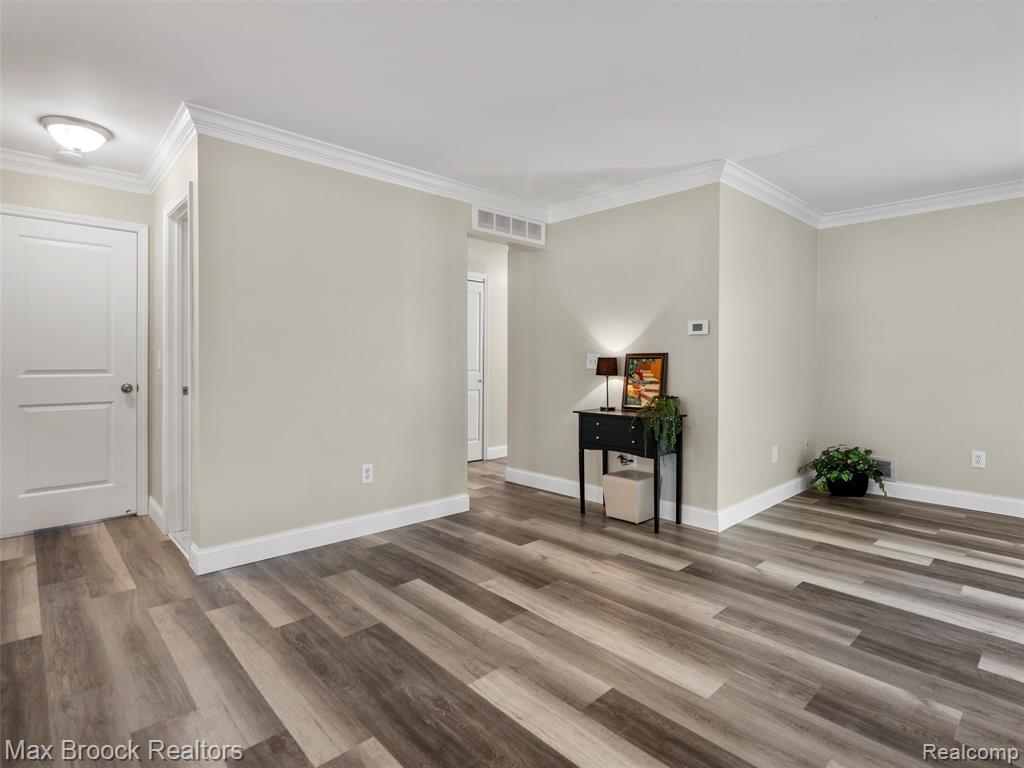 628 Country Club Drive, 23, Saint Clair Shores, MI 48082 — Photo 3