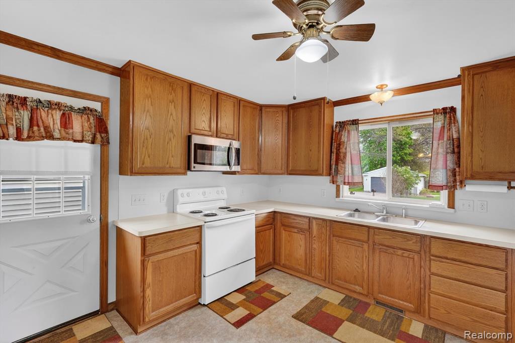 403 Pond Street, Pinckney, MI 48169 — Photo 13