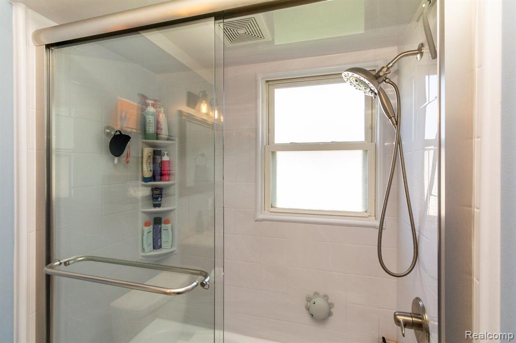9732 LAURENCE Avenue, Allen Park, MI 48101 — Photo 16