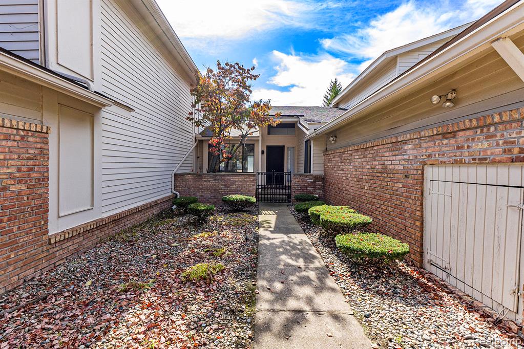 7006 Bridge Way, West Bloomfield, MI — Photo 5