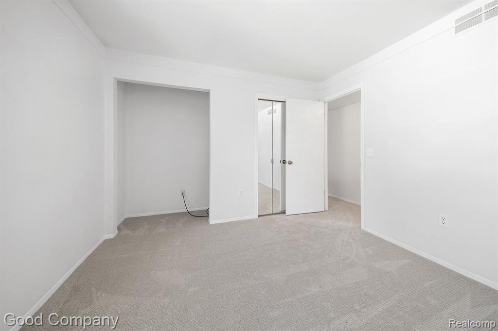 2068 Hidden Meadows Drive, unit D, Walled Lake, MI 48390 — Photo 12