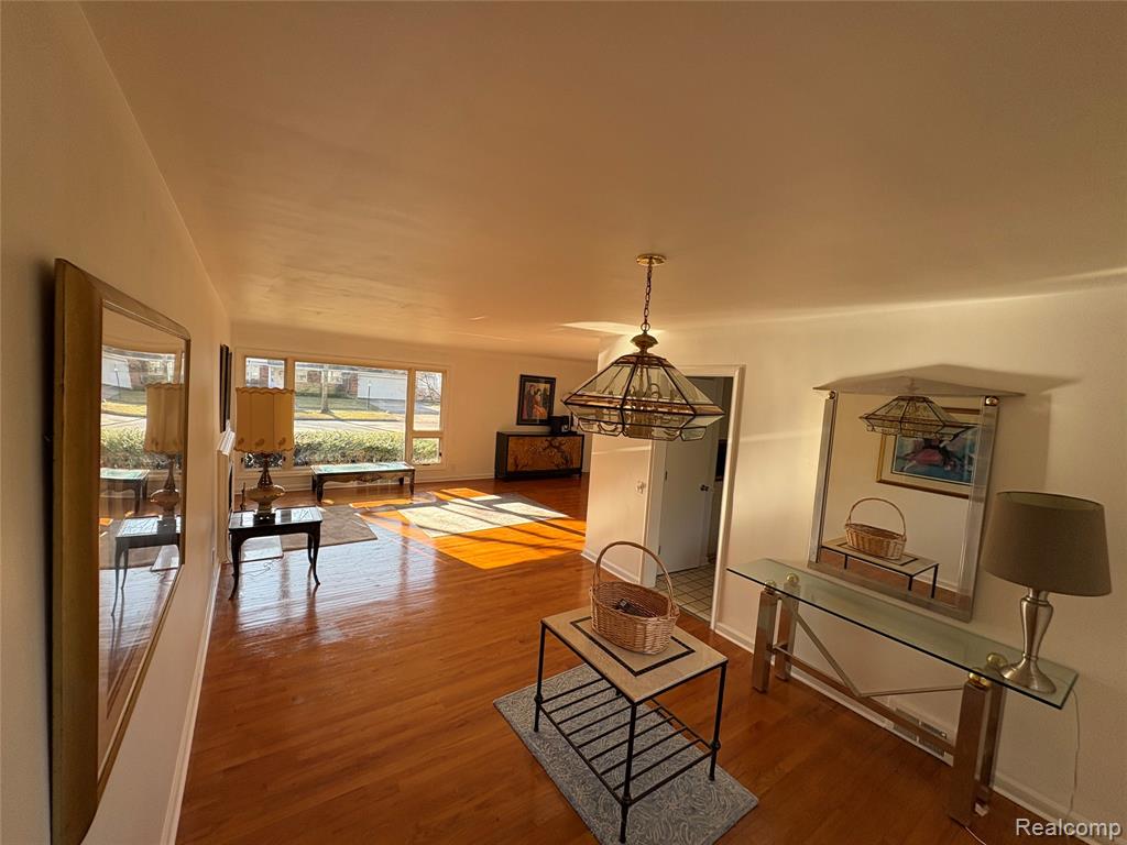 646 Peach Tree Lane, Grosse Pointe Woods, MI 48236 — Photo 6