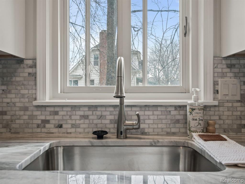 410 S Squirrel Road, Auburn Hills, MI 48326 — Photo 13