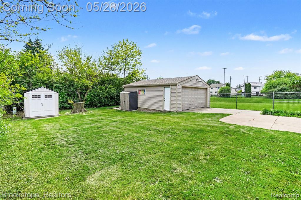 2564 Rainbow Drive, Troy, MI 48083 — Photo 25