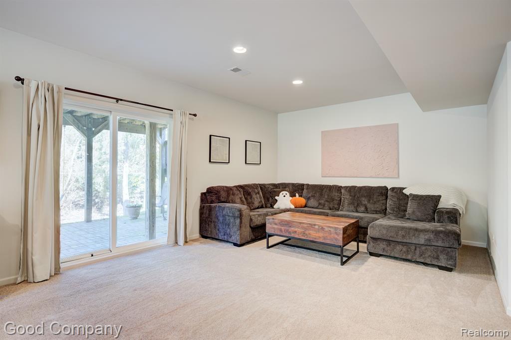 907 RIVERSTONE Court, Milford, MI 48381 — Photo 60