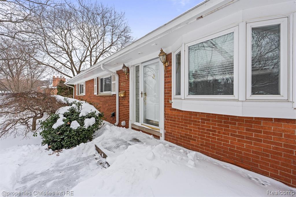 952 N Reading Road, Bloomfield Hills, MI 48304 — Photo 3