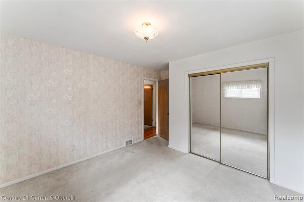 9235 Texas Street, Livonia, MI 48150 — Photo 19