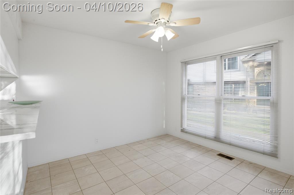 5351 Royal Vale Lane, Dearborn, MI 48126 — Photo 11