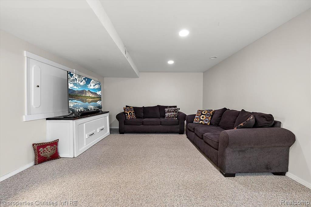 6367 Florence Lane, Belleville, MI 48111 — Photo 50