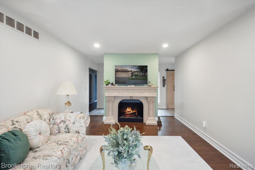 5195 Richard Run, West Bloomfield, MI — Photo 12