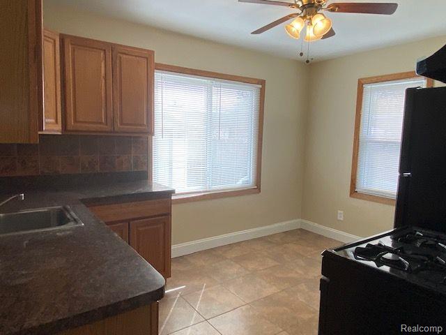 920 E MAPLEDALE Avenue, Hazel Park, MI 48030 — Photo 4