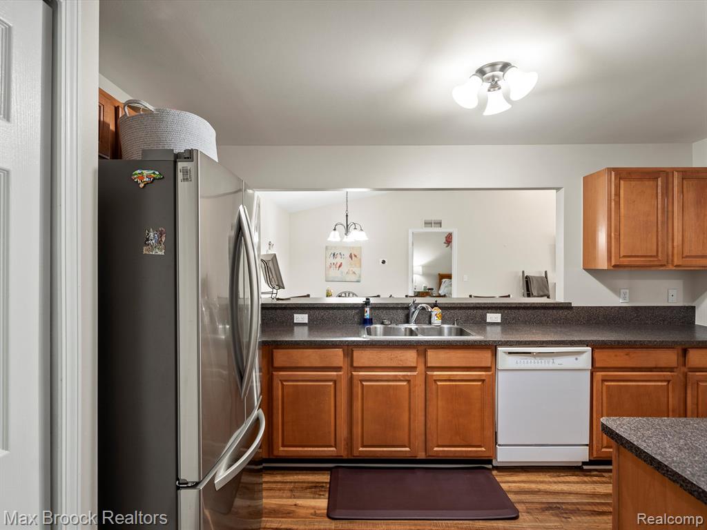 1844 FLAGSTONE Circle, Rochester, MI 48307 — Photo 9