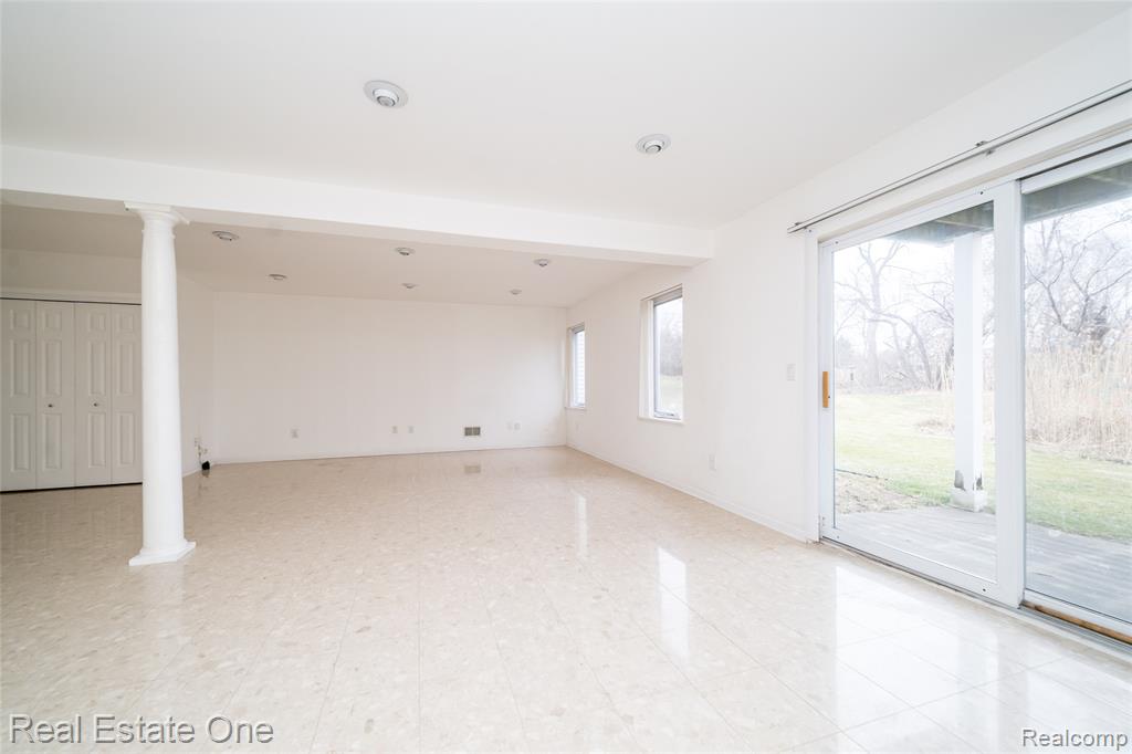 24099 Tana Court, Farmington, MI 48335 — Photo 52