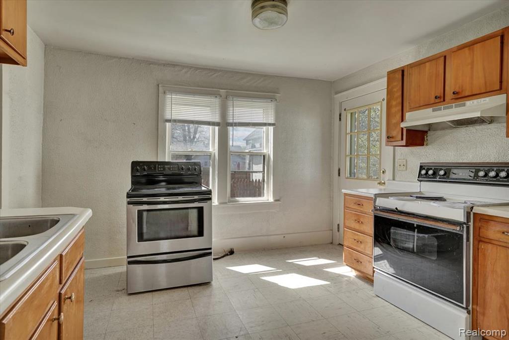 309 12th Street, Port Huron, MI 48060 — Photo 11