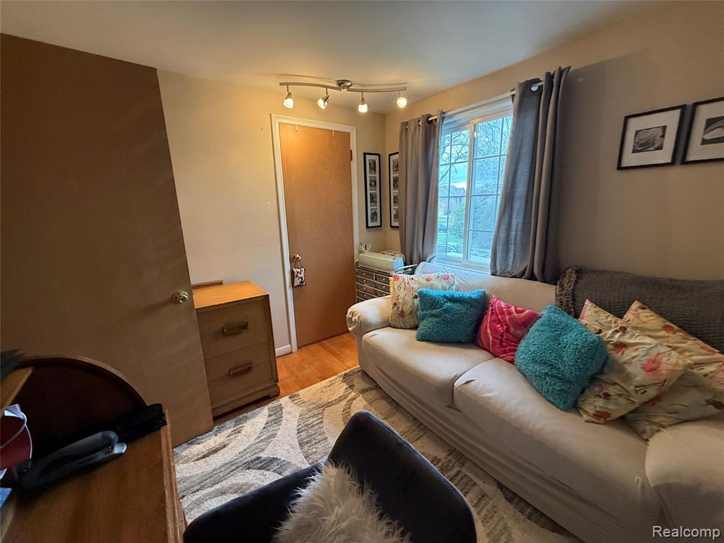 1645 Blairmoor Court, Grosse Pointe Woods, MI 48236 — Photo 16