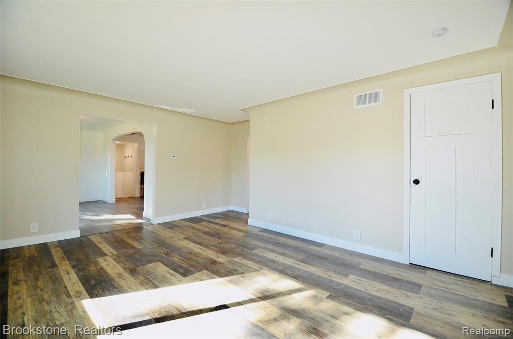 7565 Old Pond Drive, Clarkston, MI 48348 — Photo 12