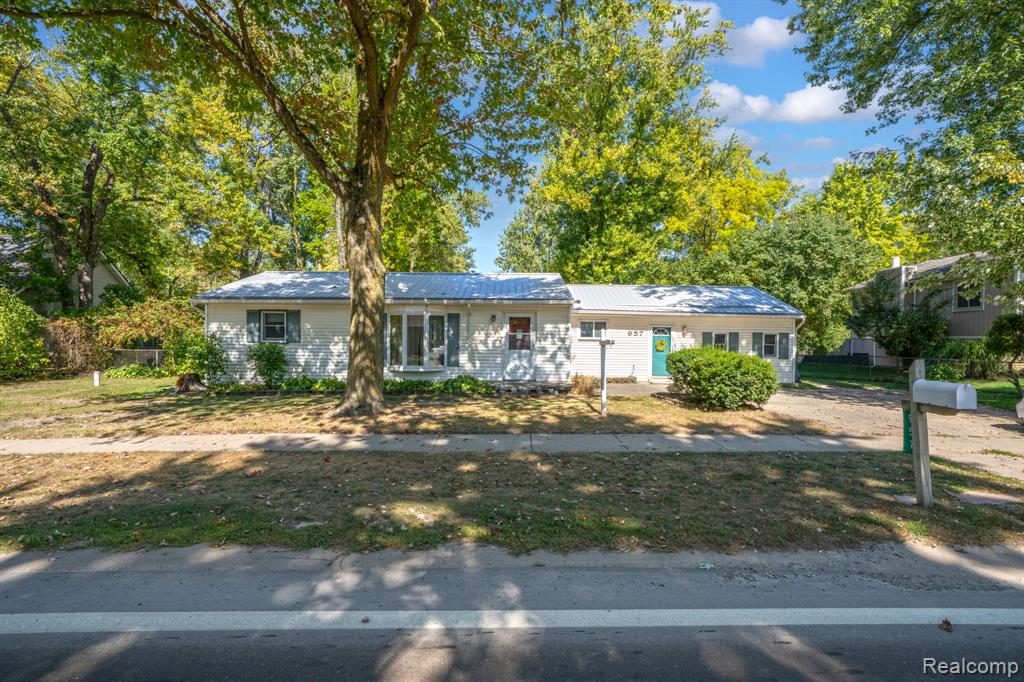 957 Miller Road N, Lake Orion, MI 48362 — Photo 30