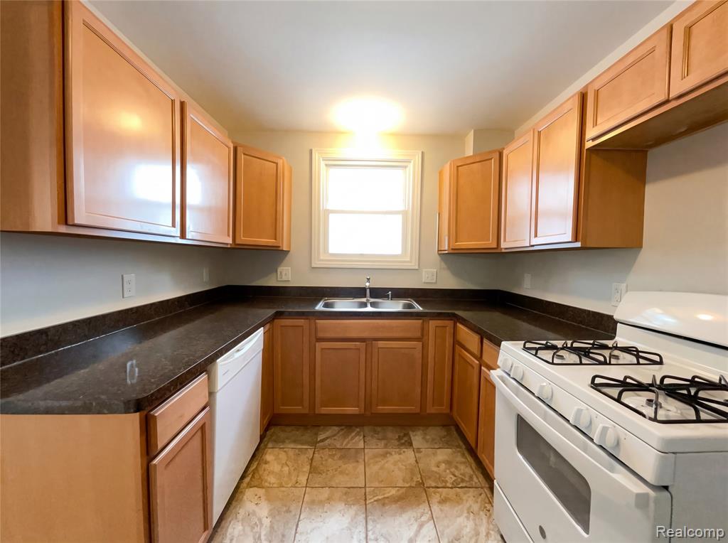 15802 Woodworth, Redford, MI 48239 — Photo 2