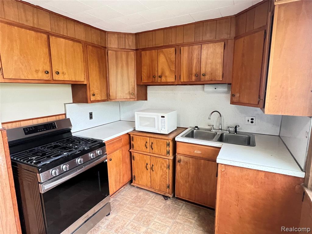 9890 Chinavare Road, Newport, MI 48166 — Photo 11
