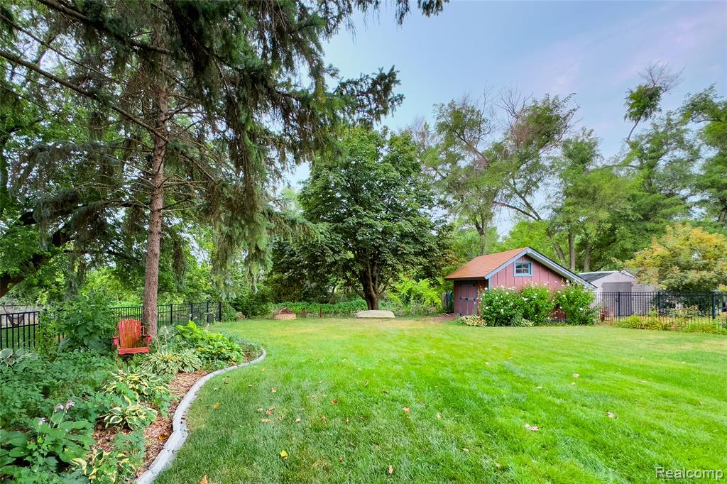 472 Riverside Drive, Wyandotte, MI 48192 — Photo 45