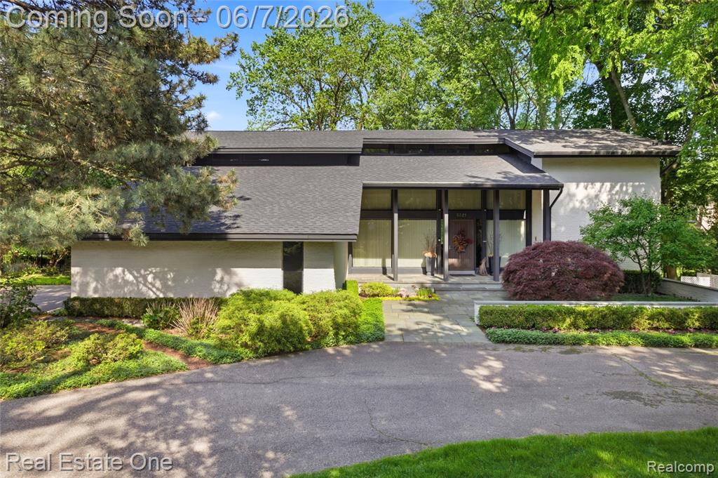 5321 Forest Way, Bloomfield Hills, MI 48302 — front exterior
