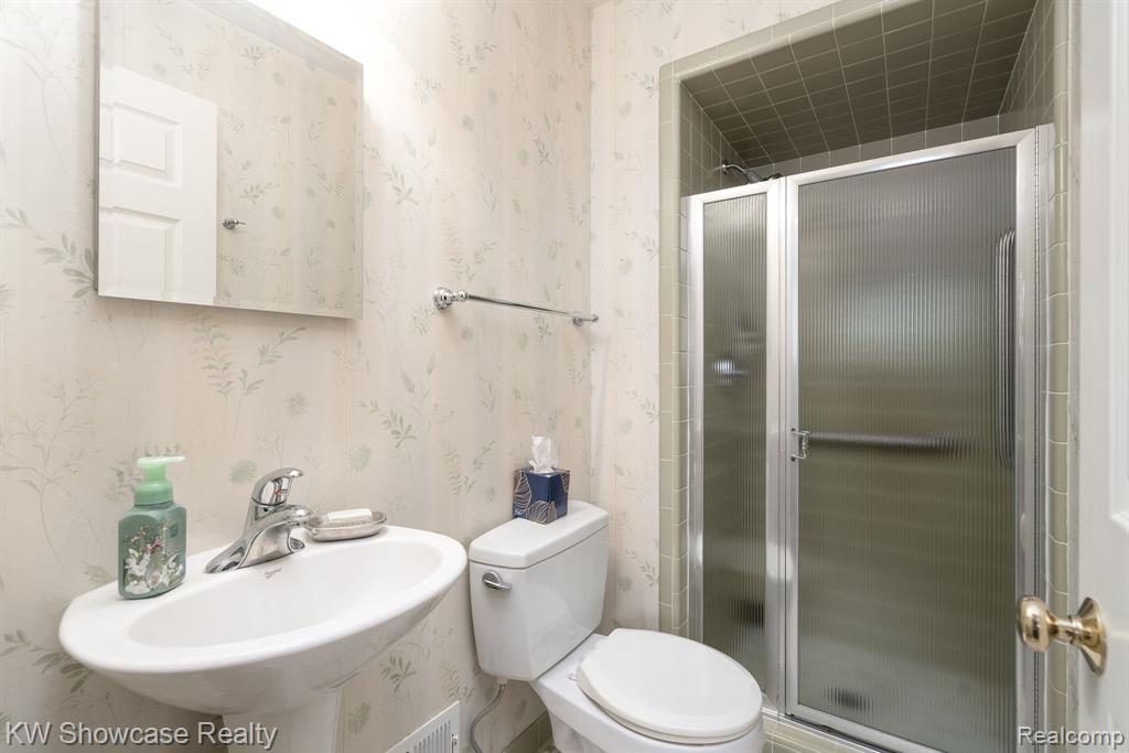 8141 Rene Court, White Lake, MI — Photo 31