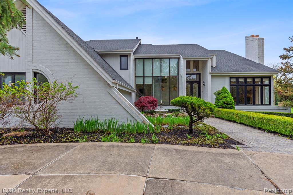 5215 DEER RUN Circle, Orchard Lake Village, MI 48323 — Photo 68
