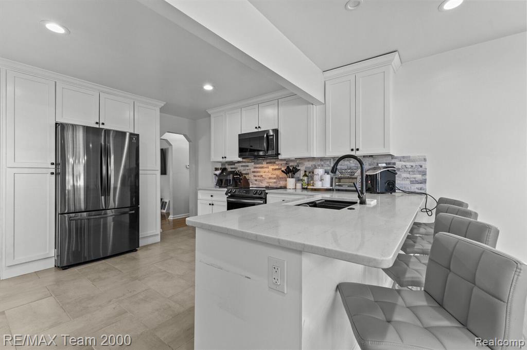 9666 RUTH Avenue, Allen Park, MI 48101 — Photo 11