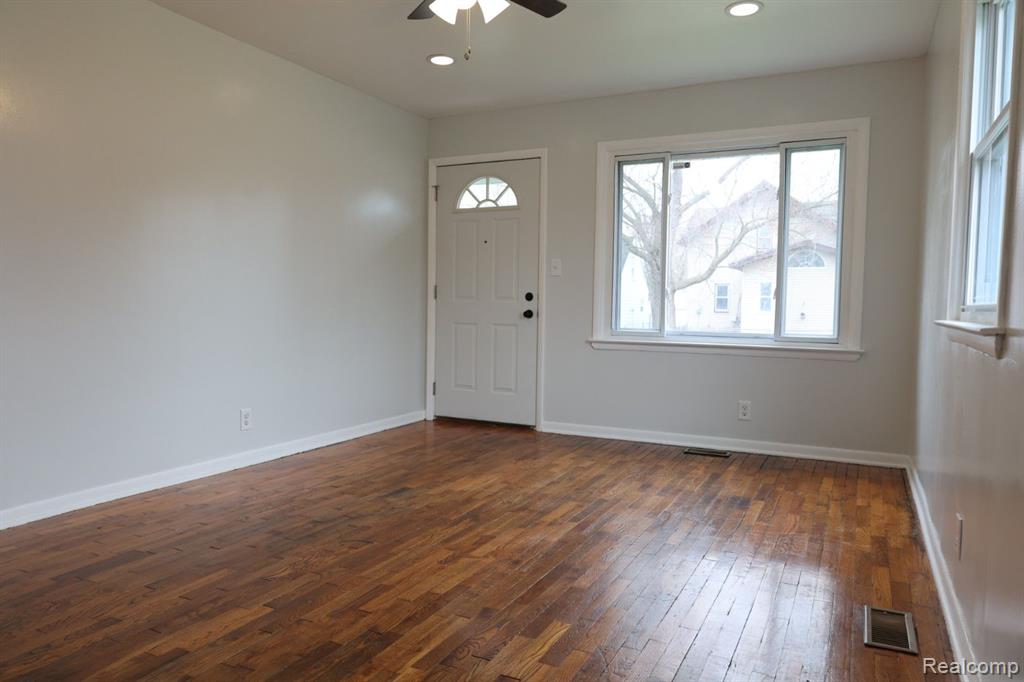 4618 BRUNSWICK Avenue, Flint, MI 48507 — Photo 5