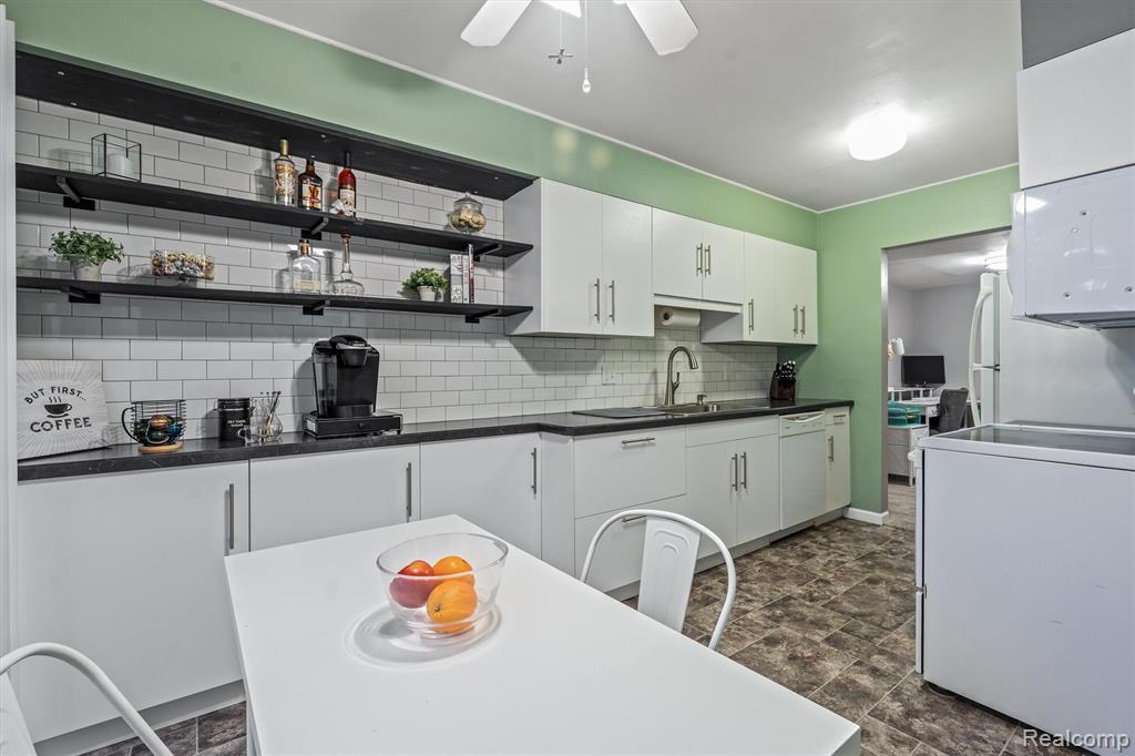 21392 E Glen Haven Circle, Novi, MI 48167 — Photo 12