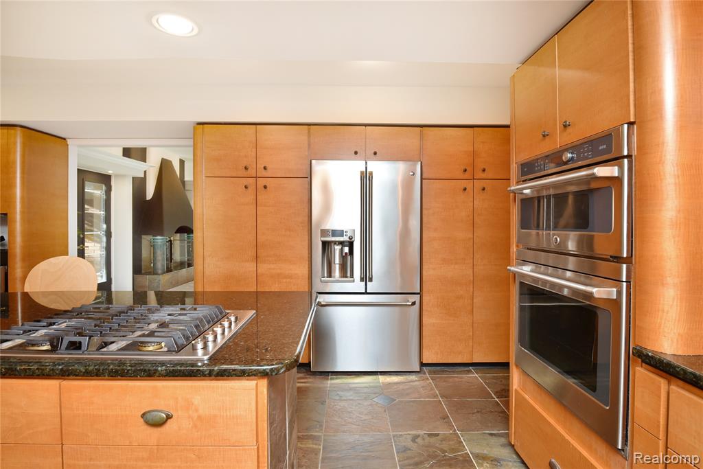 821 River Bend Drive, Rochester Hills, MI 48307 — Photo 13