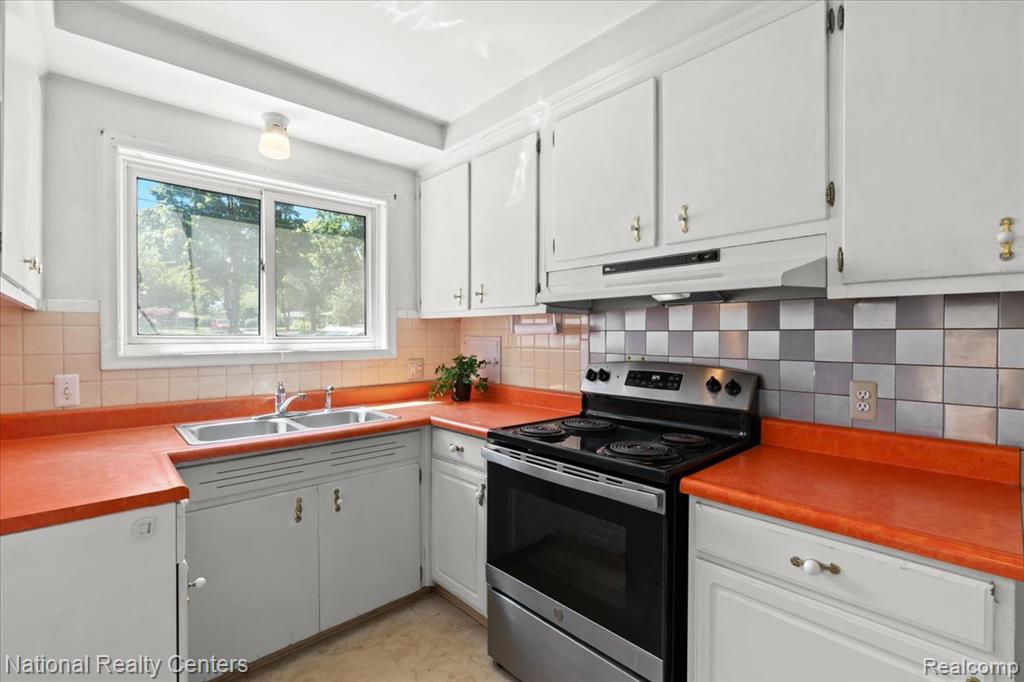 861 Squire Lane, Milford, MI 48381 — Photo 18