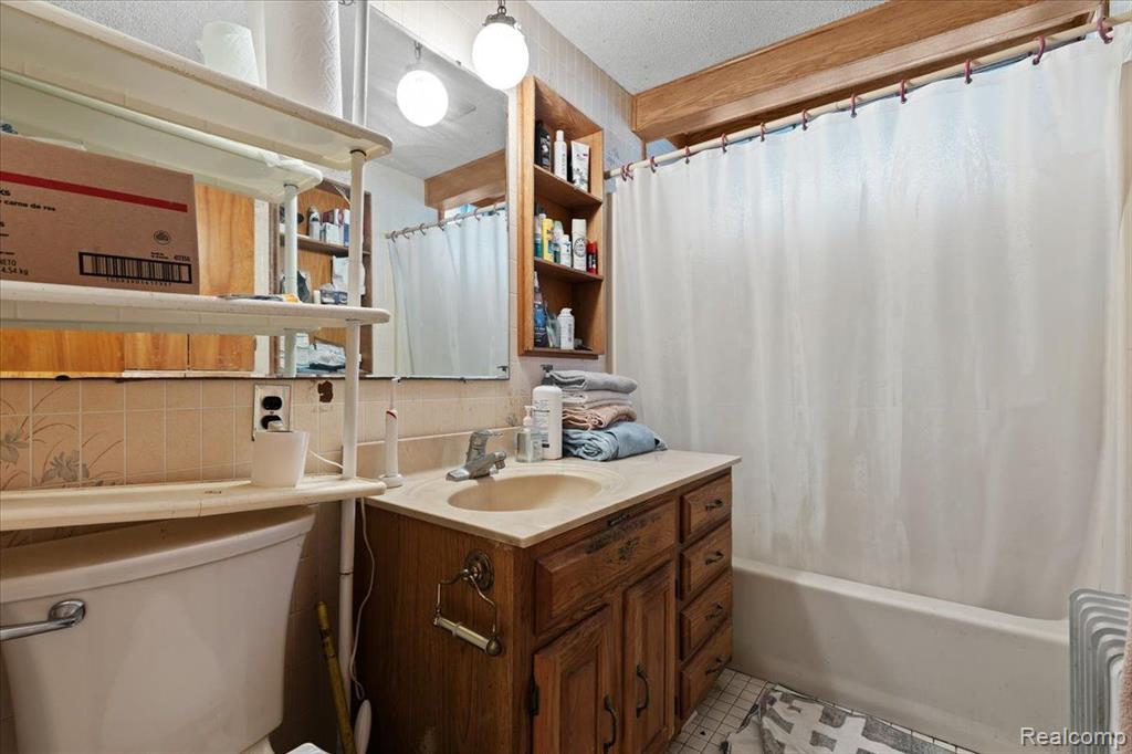 6368 BARKER Drive, Waterford, MI 48329 — Photo 8