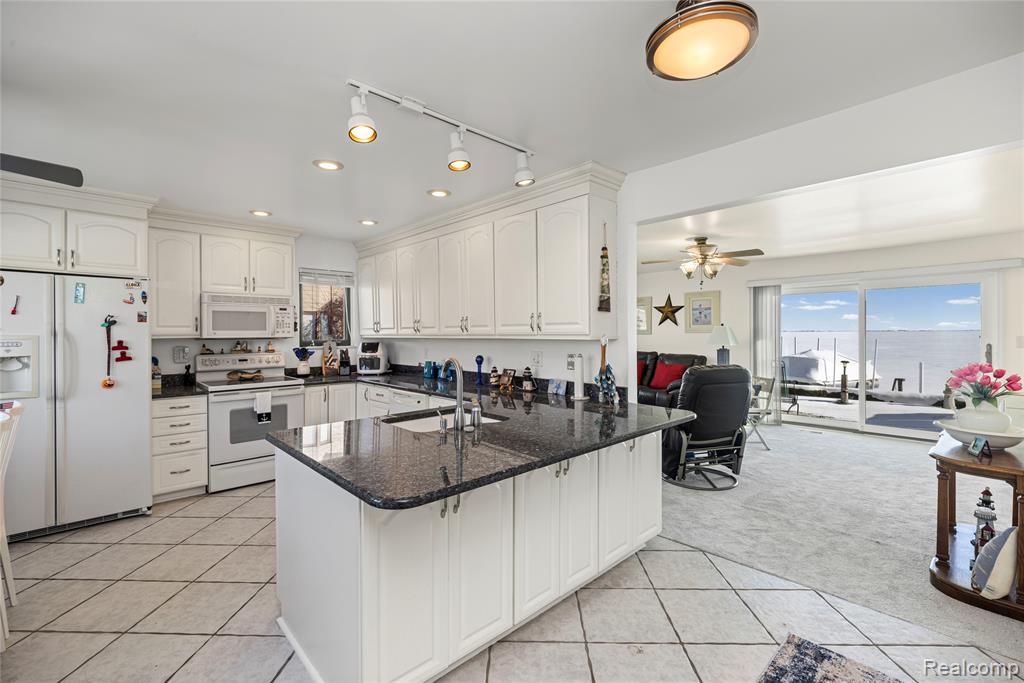 50666 Jefferson Avenue, D8, New Baltimore, MI 48047 — Photo 3