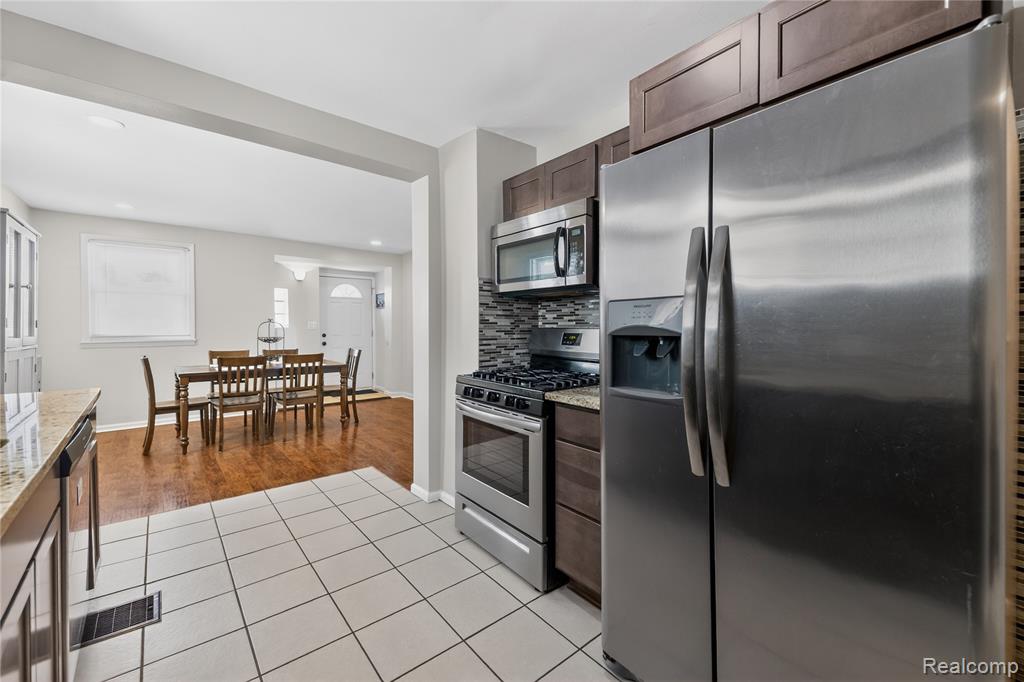 826 Goddard Street, Wyandotte, MI 48192 — Photo 12