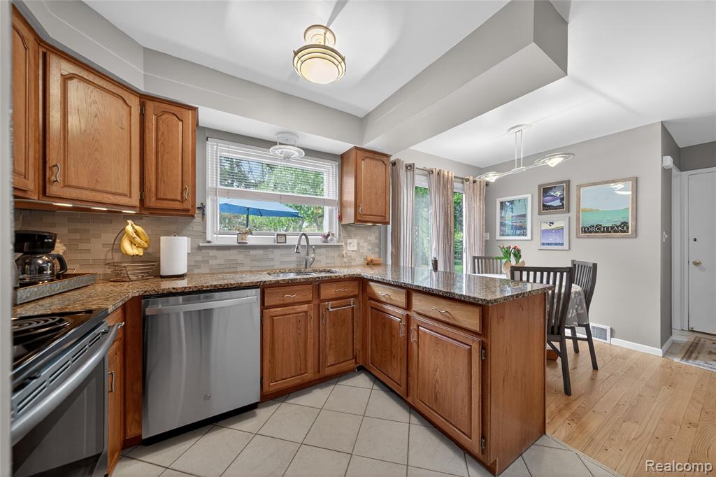 3560 Beach Road, Troy, MI 48084 — Photo 10