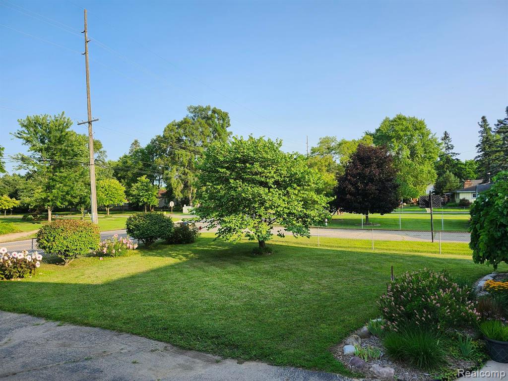 4213 CLINTONVILLE Road, Waterford, MI 48329 — Photo 2