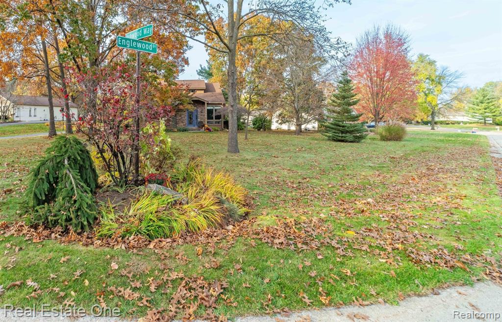8260 ENGLEWOOD Drive, Clarkston, MI — Photo 7