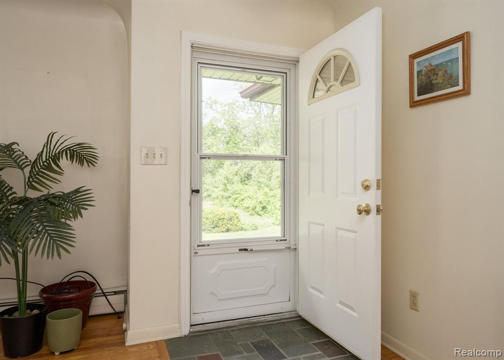 5871 Brewster Road, Rochester Hills, MI 48306 — Photo 15