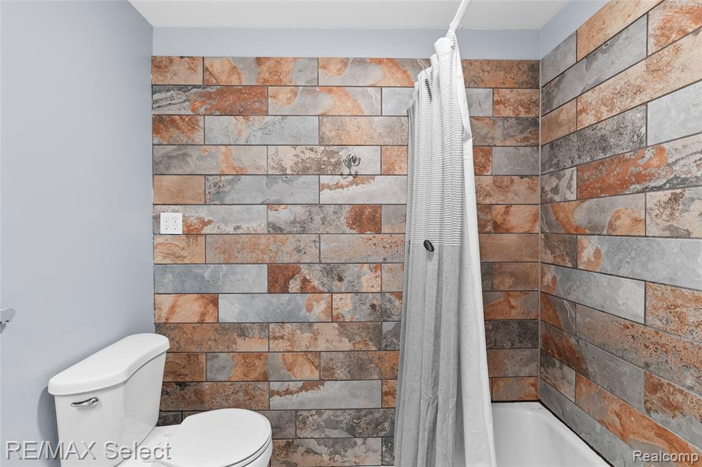4327 S Dye Road, Swartz Creek, MI 48473 — Photo 32
