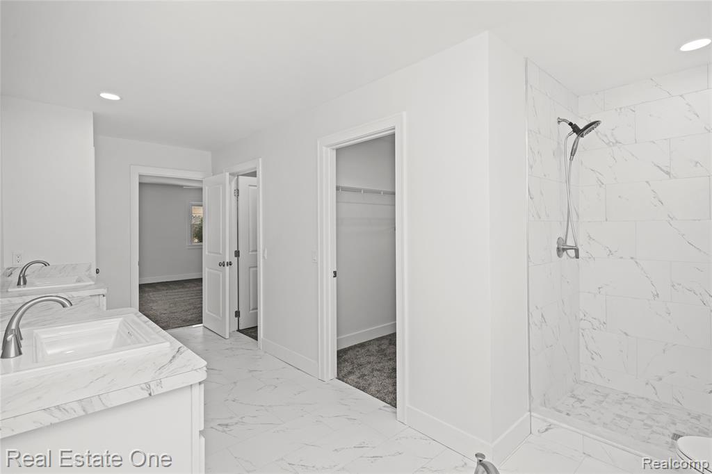 5742 Springwater Lane, West Bloomfield, MI — Photo 33