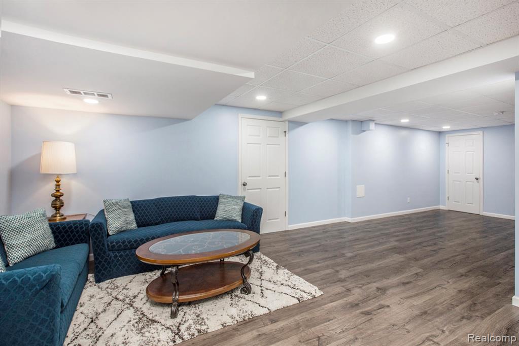 51021 Laurel Park, Canton, MI 48188 — Photo 29