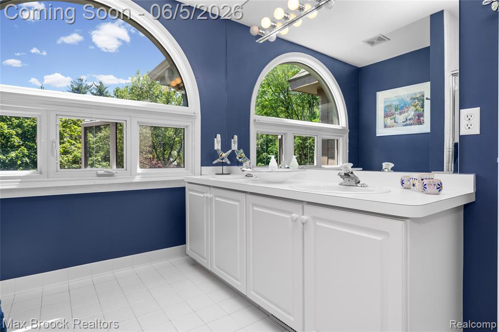 6294 Lindsay Court, West Bloomfield, MI 48324 — Photo 50