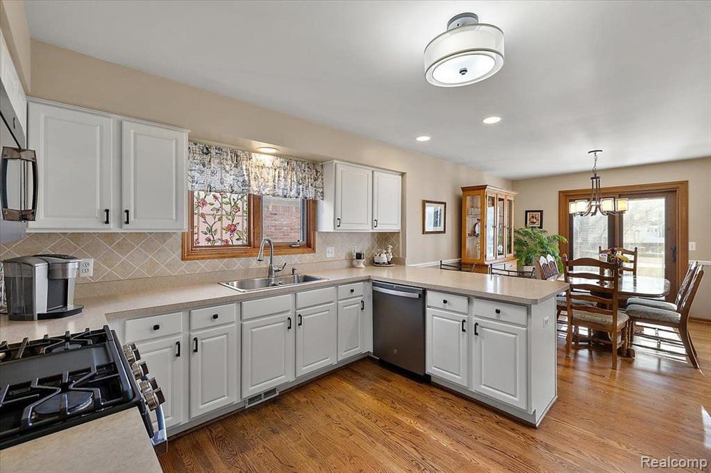 41646 WESTBURY Lane, Clinton Twp, MI 48038 — Photo 8