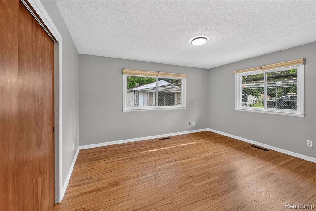 4877 Orchard Lane, Owosso, MI 48867 — Photo 42