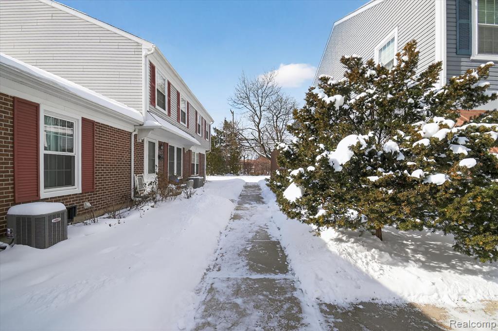 2736 Glenbridge Court, Ann Arbor, MI 48104 — Photo 37