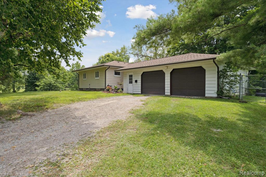 7467 McCandlish Road, Grand Blanc, MI 48439 — Photo 35