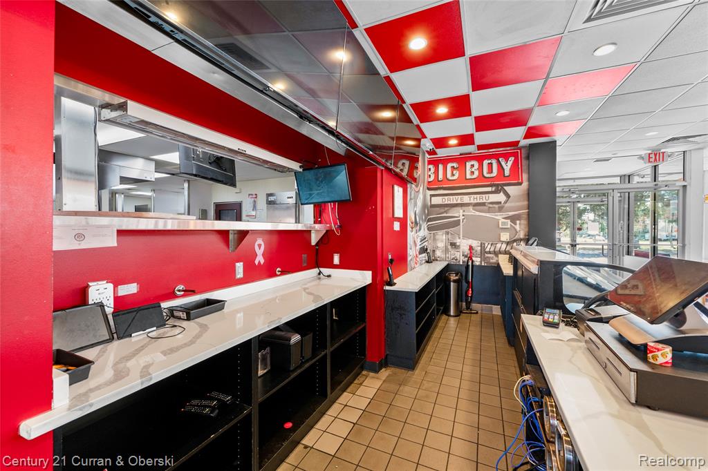 32704 Grand River Avenue, Farmington, MI, 48336