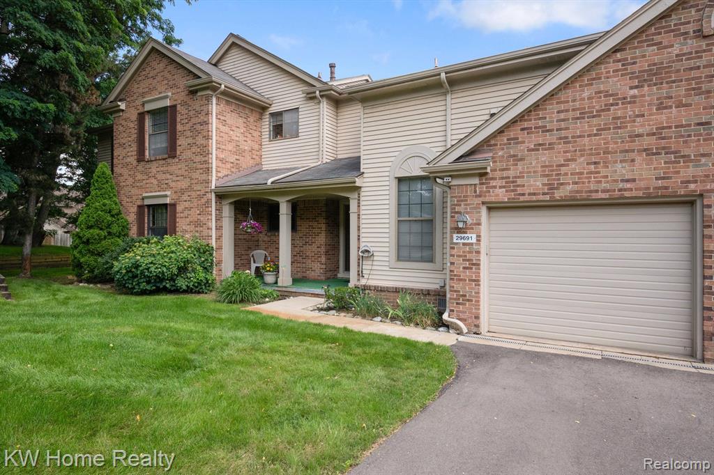 29691 Pine Ridge Circle, Farmington Hills, MI 48331 — Photo 2